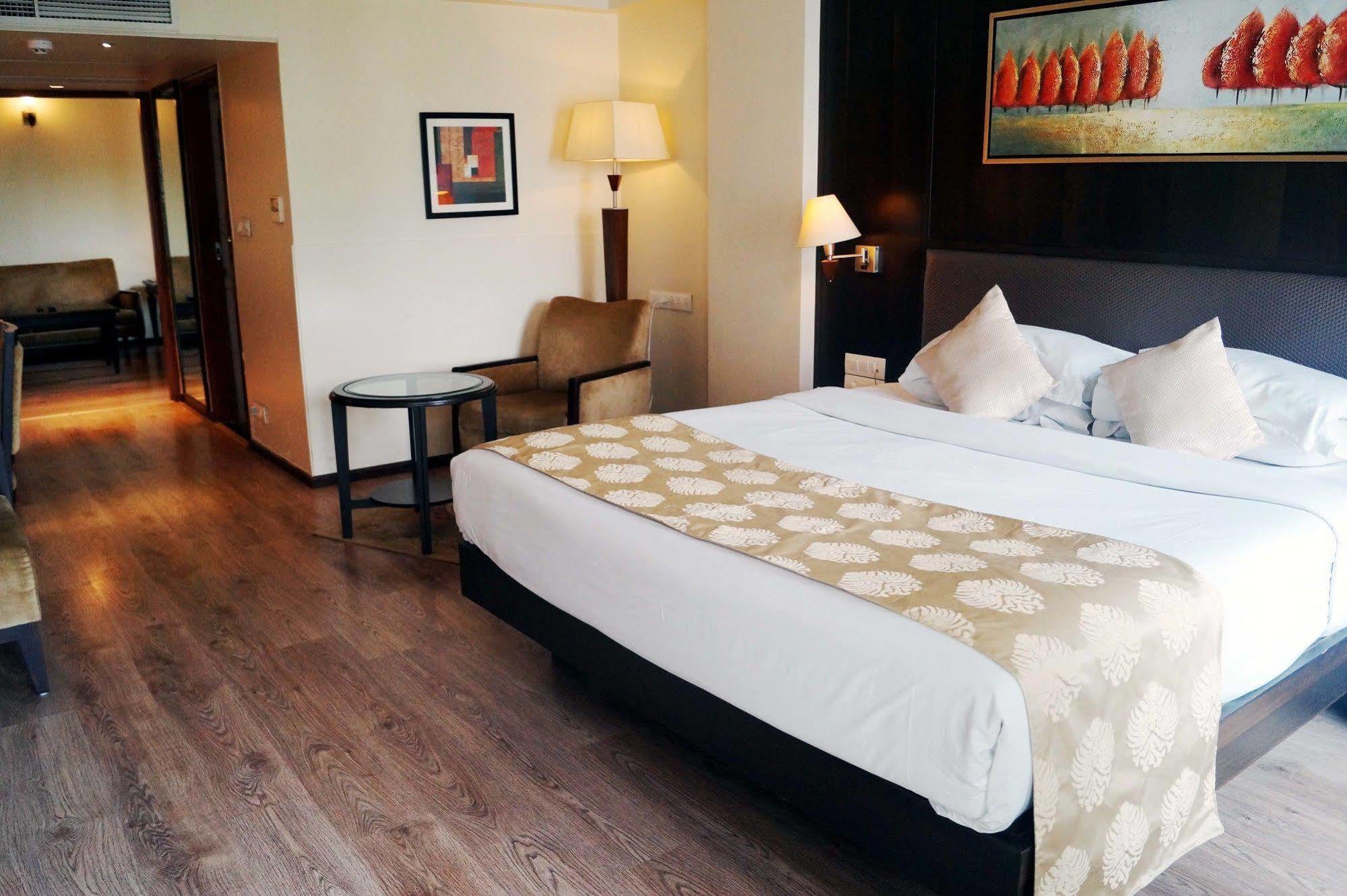 The President-A Boutique Hotel Ahmadábád Kültér fotó