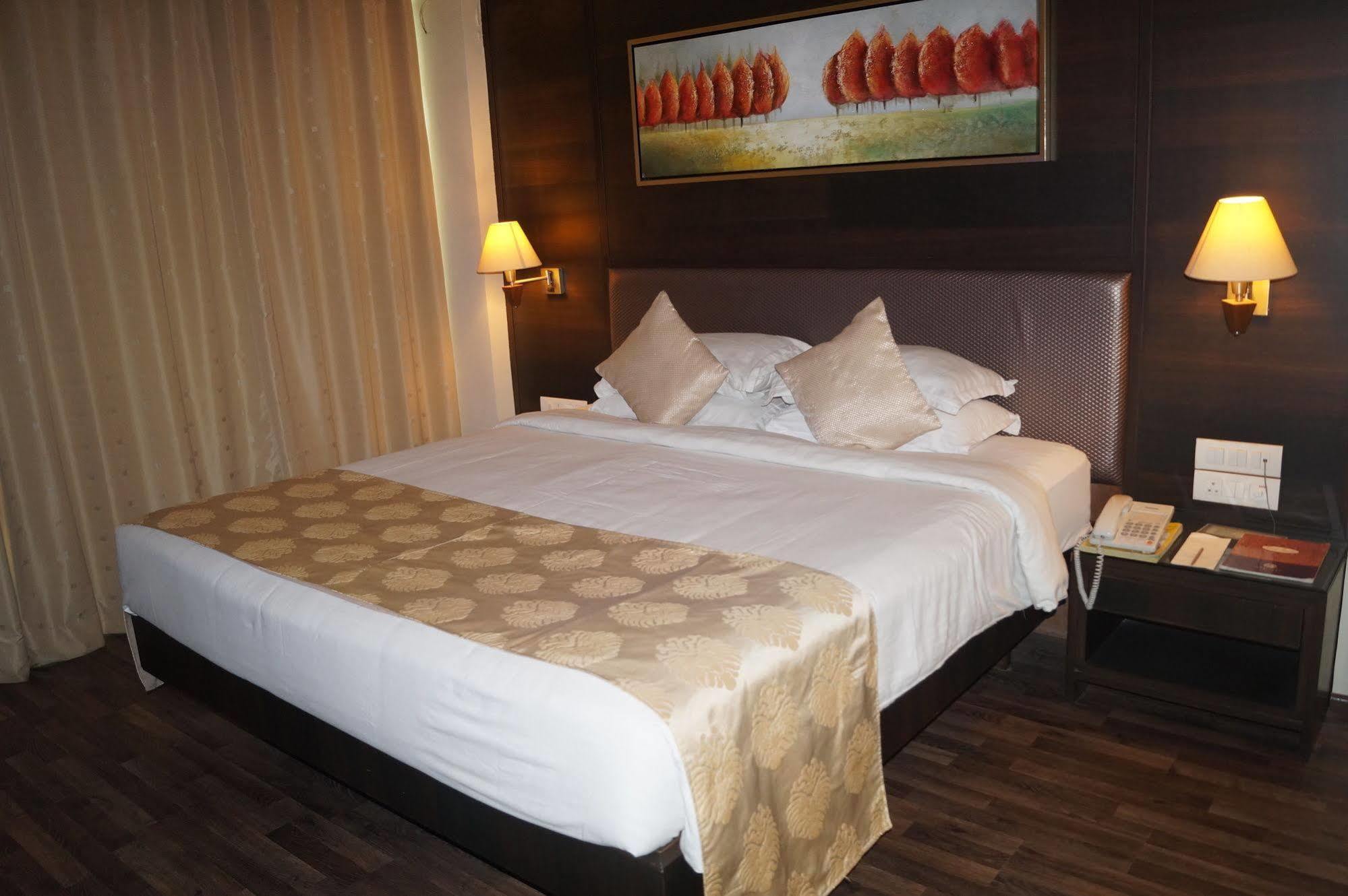The President-A Boutique Hotel Ahmadábád Kültér fotó